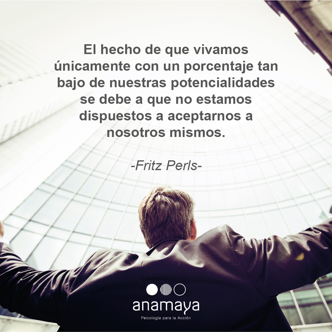 Confiar en ti mismo El hecho de que vivamos únicamente con un porcentaje tan bajo de nuestras potencialidades se debe a que no estamos dispuestos a aceptarnos a nosotros mismos. Fritz Perls